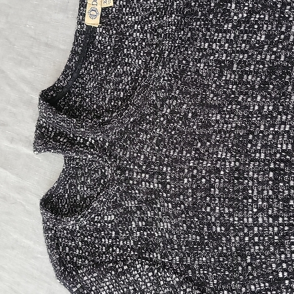 Democracy Cold Shoulder Asymmetric Knit Top - Picture 6 of 13